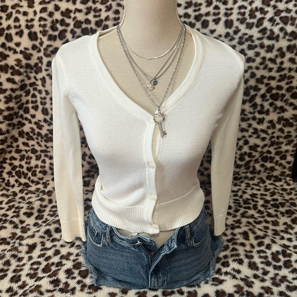 SUPER CUTE white long sleeve cardigan with button front